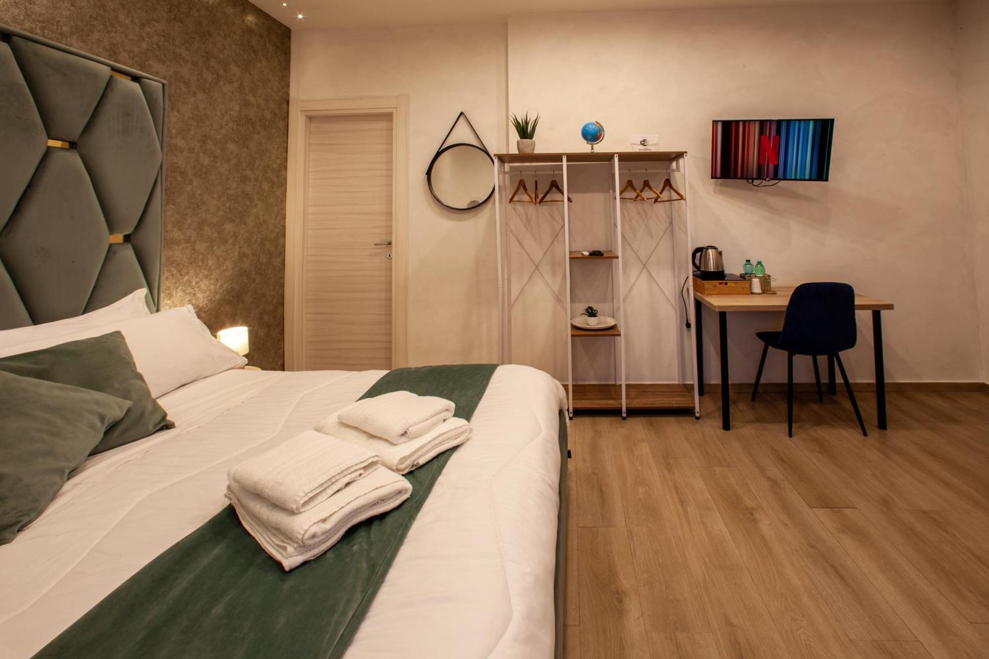 Hotel Easy Boarding Nápoles Habitación foto